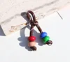 Cuerdas de cuentas de colores aleatorios.