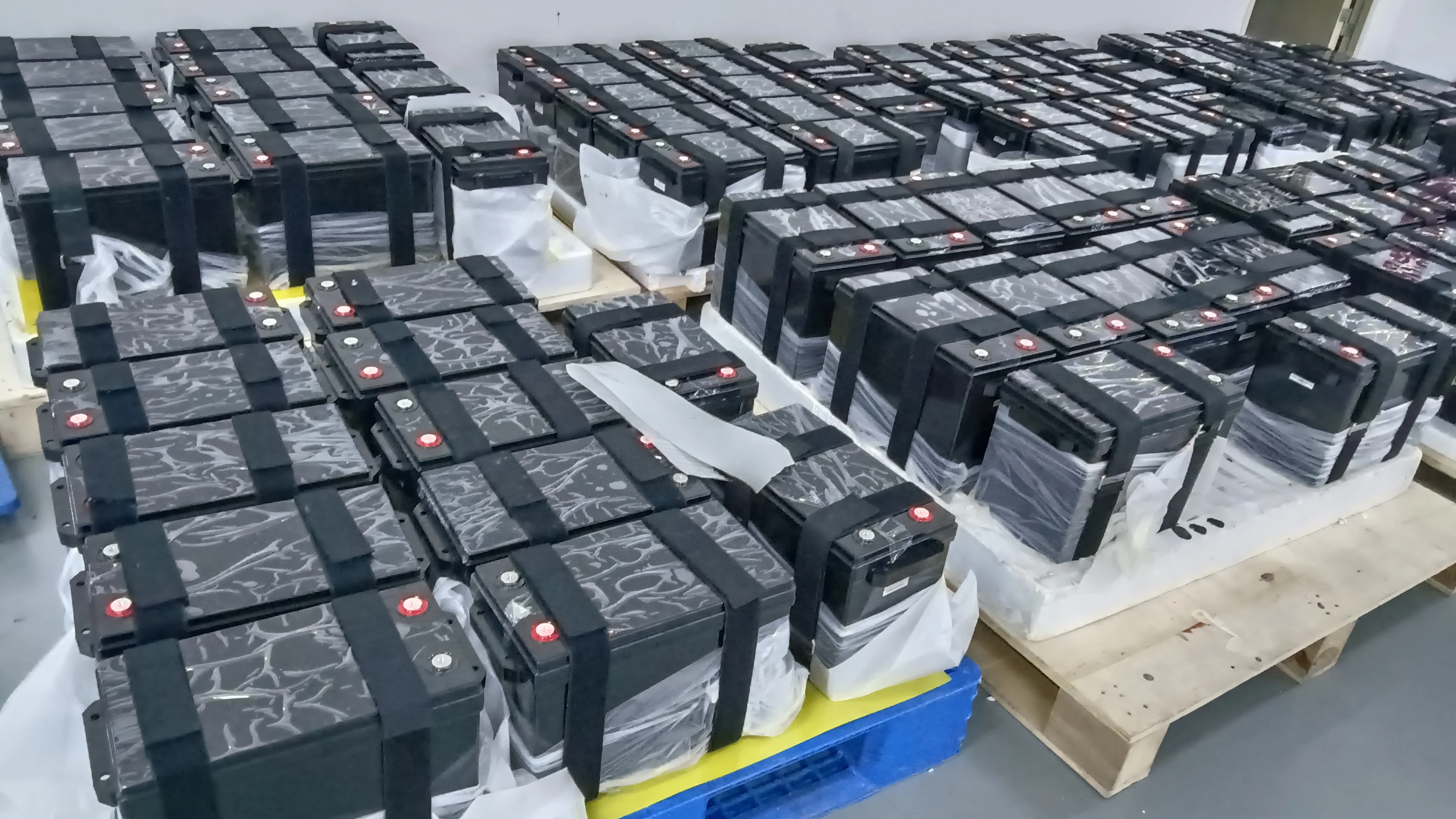 High-Power 24V 25.6V 12AH Lithium Ion Battery Pack Stock Replacement for Lead-Acid with Compatible Interface Power Supply