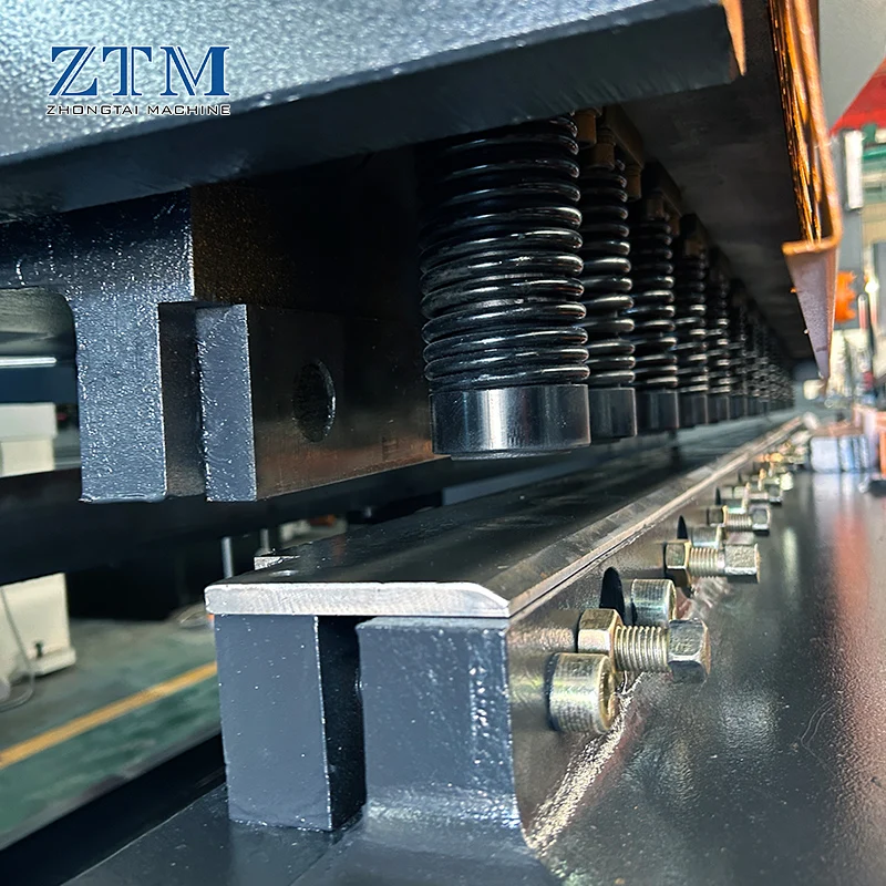 16x4000 Heavy Duty Guillotine Shear 6