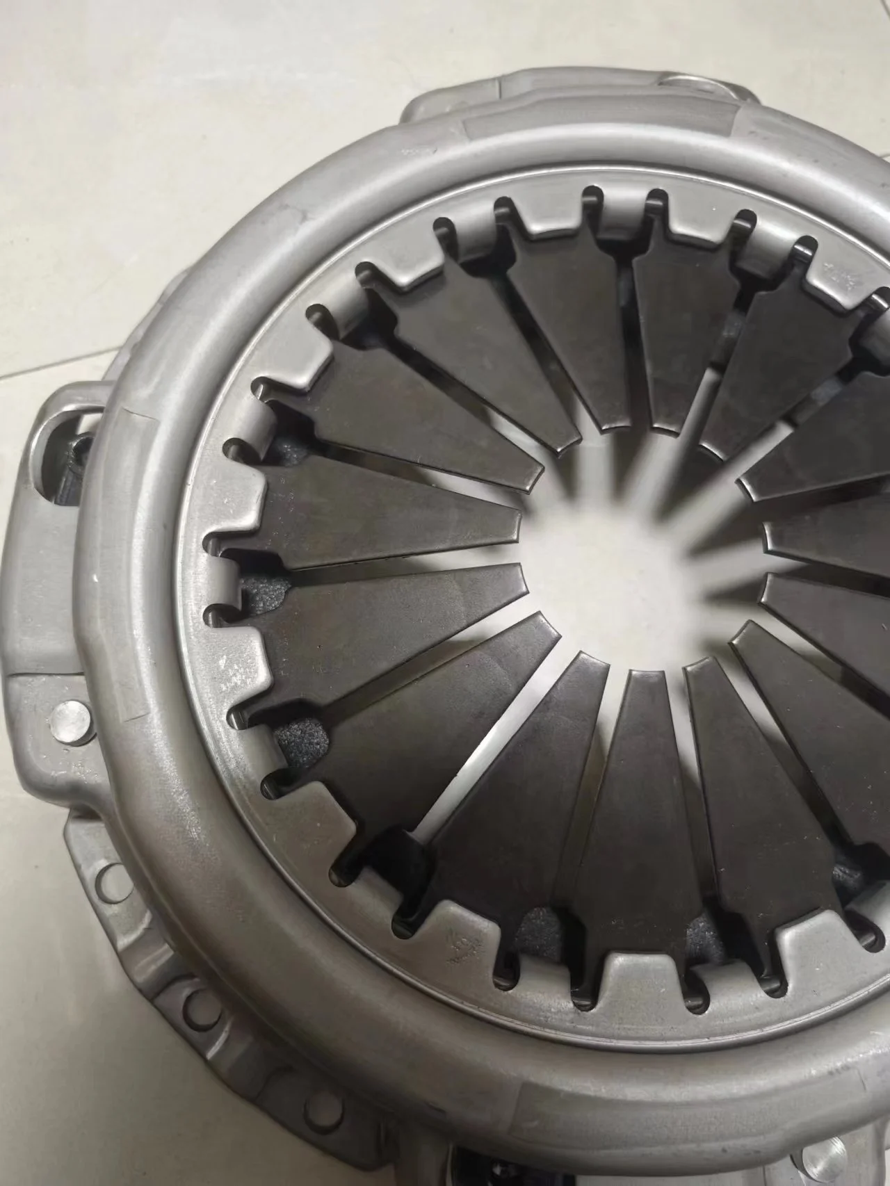 Auto Transmission Parts Clutch Cover for Coaster XZB60 1VD 31210