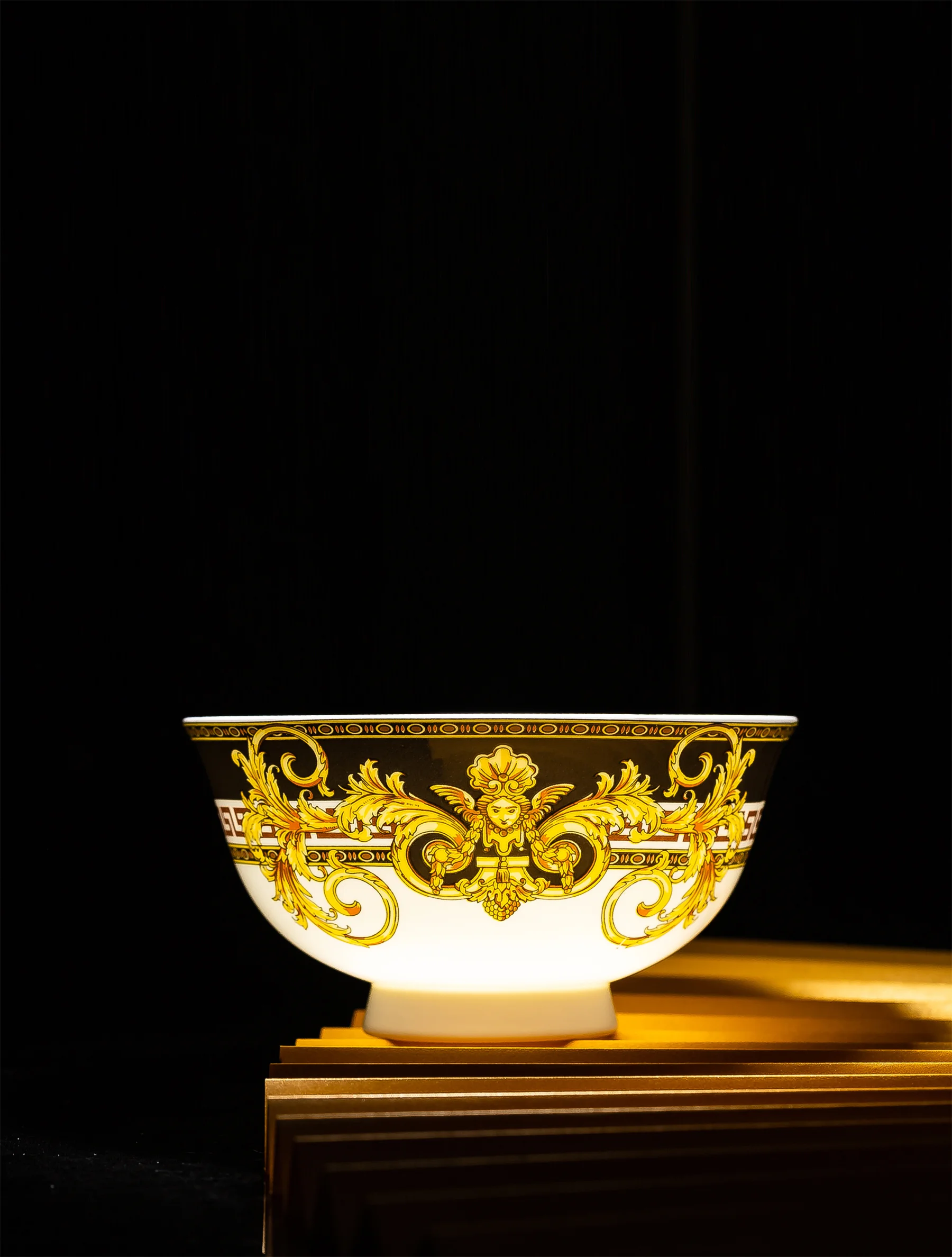 Luxury Wholesale Ceramic Tableware Plates 58pcs Set Bone China Gold Wedding Dinnerware Home And