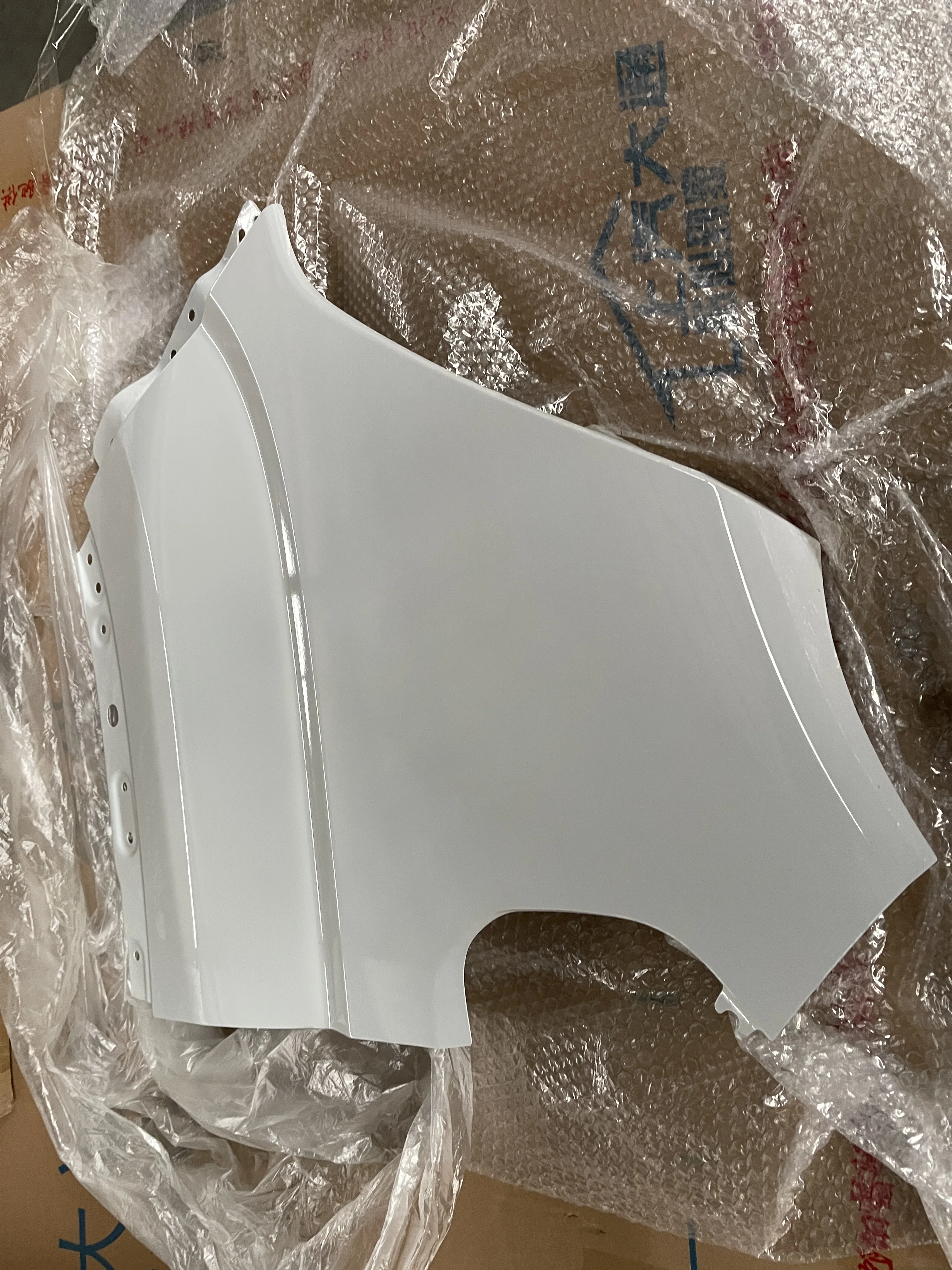 #C00091382-4100 Corrosion-Resistant Original Offical Genuine Auto Body Parts MAXUS Car Fender White factory