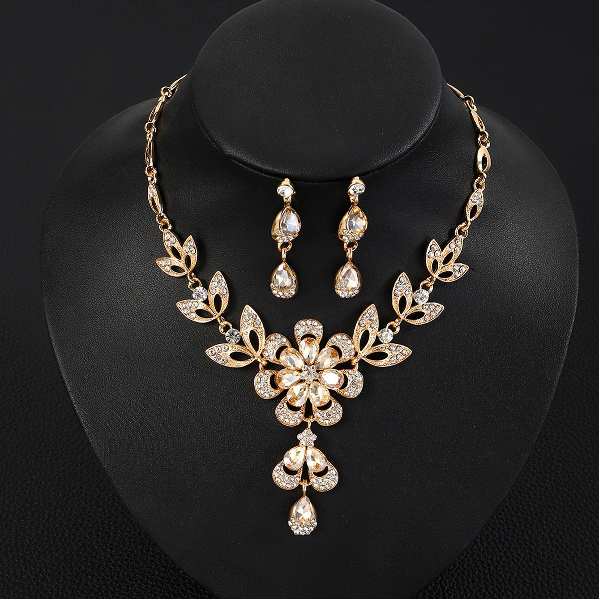 Luxury Black Diamond Tassel Necklace Set