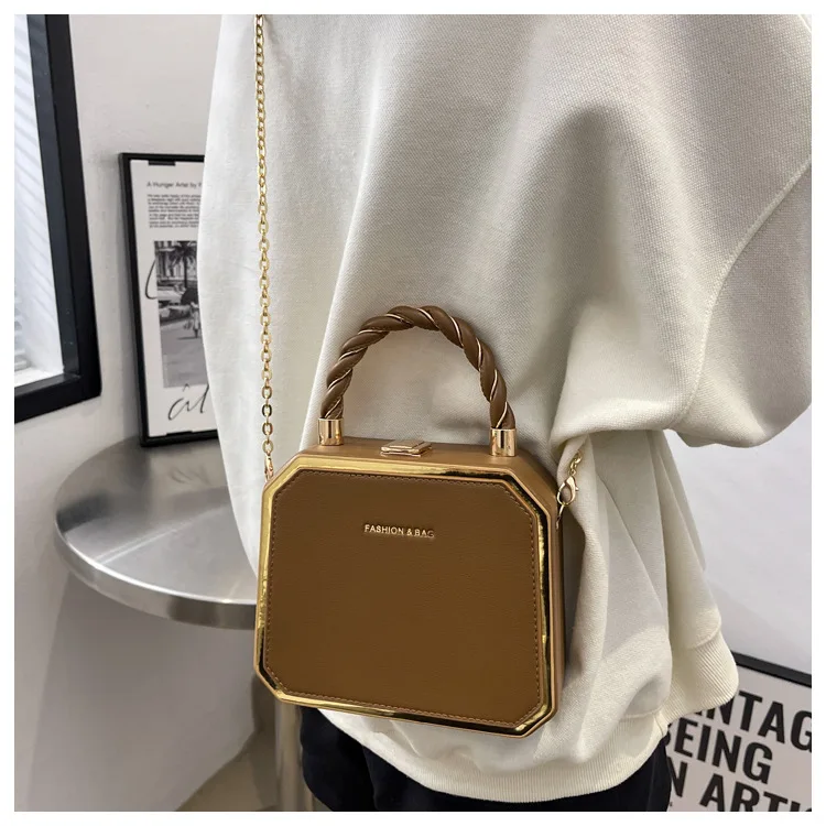 Lady Fashionable Handbag Simple Chain Embellished Mini Square Crossbody Bucket Bag Premium Polyester Lined Casual