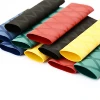 Noir, vert, rouge, jaune et bleu