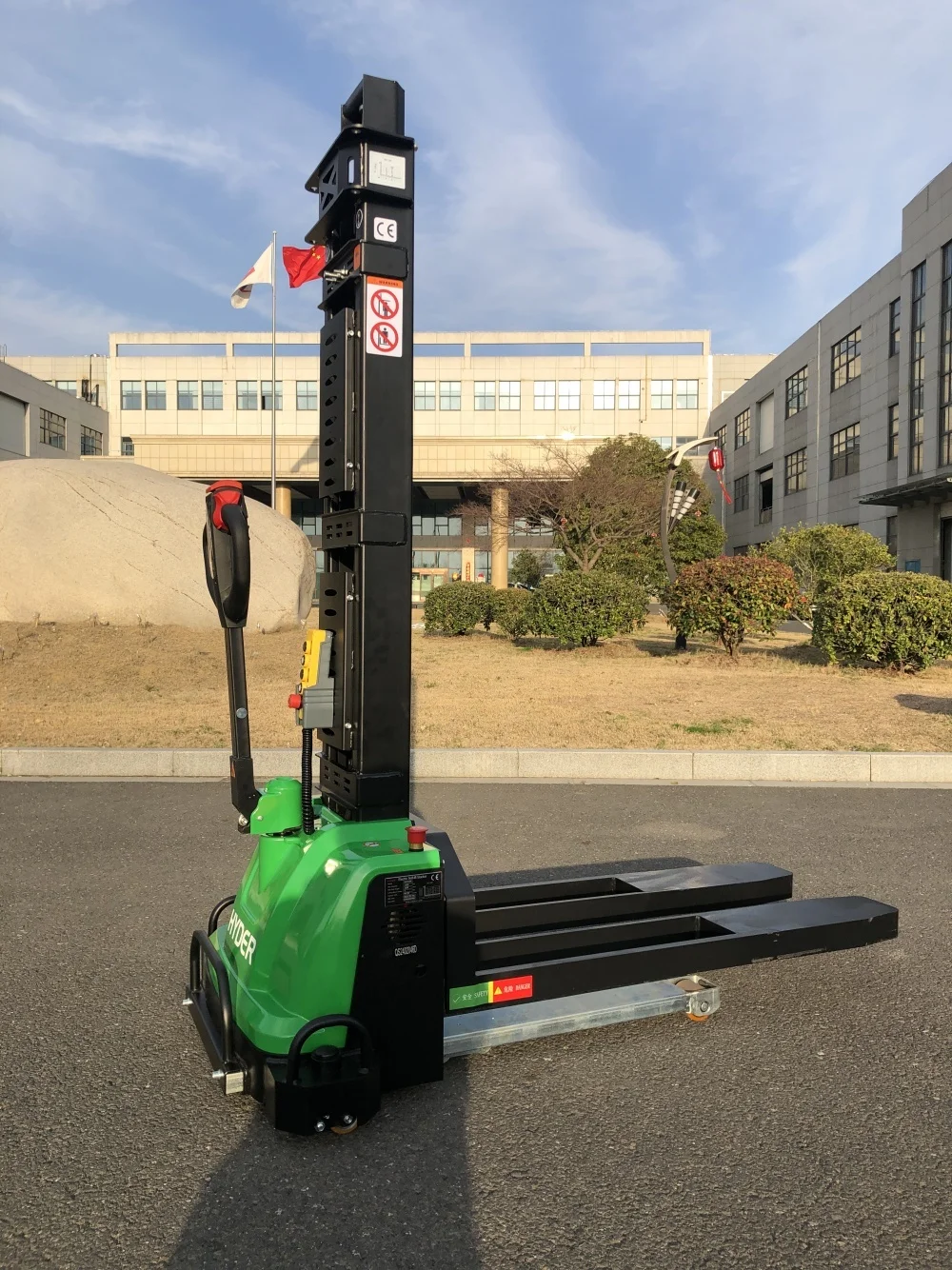 HYDER 1500kgs Self Loading Stacker - 1600mm Lifting Height
