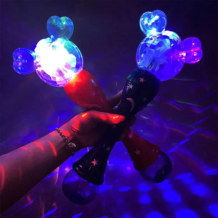 Новый дизайн электрическая мышь машина для приготовления пузырей милые животные игрушки детей играющие в пузырьковую палочку с музыкой и огнями