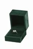 Caja para anillos verde.