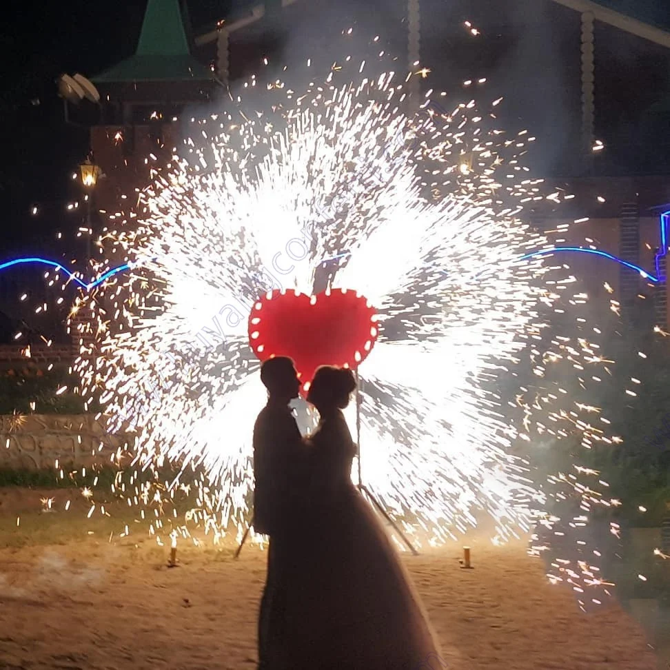 室内花火 レッドハート屋内花火コールドパイロファウンテンダブルホイール風車