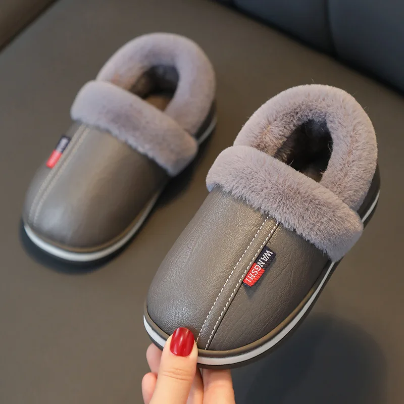 Симпатичные водонепроницаемые тапочки из искусственной кожи с мультипликационным рисунком, зимние детские тапочки на каблуке, хлопковые тапочки для маленьких мальчиков и девочек, теплая Нескользящая домашняя Уличная обувь