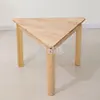 mesa triangular de madera