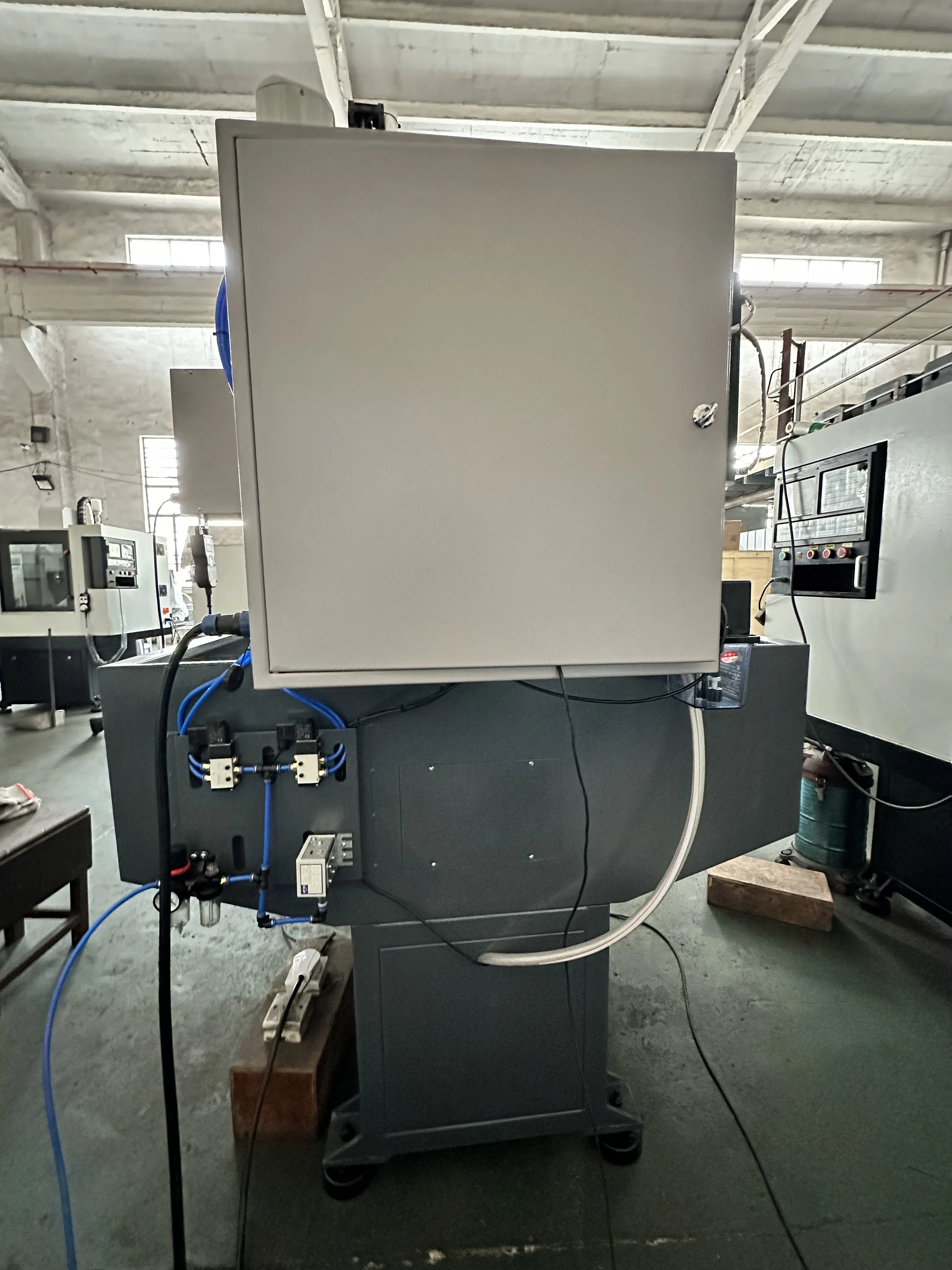 XH7120S Mini CNC Milling Machine - 3 Axis BT30 Spindle, Compact