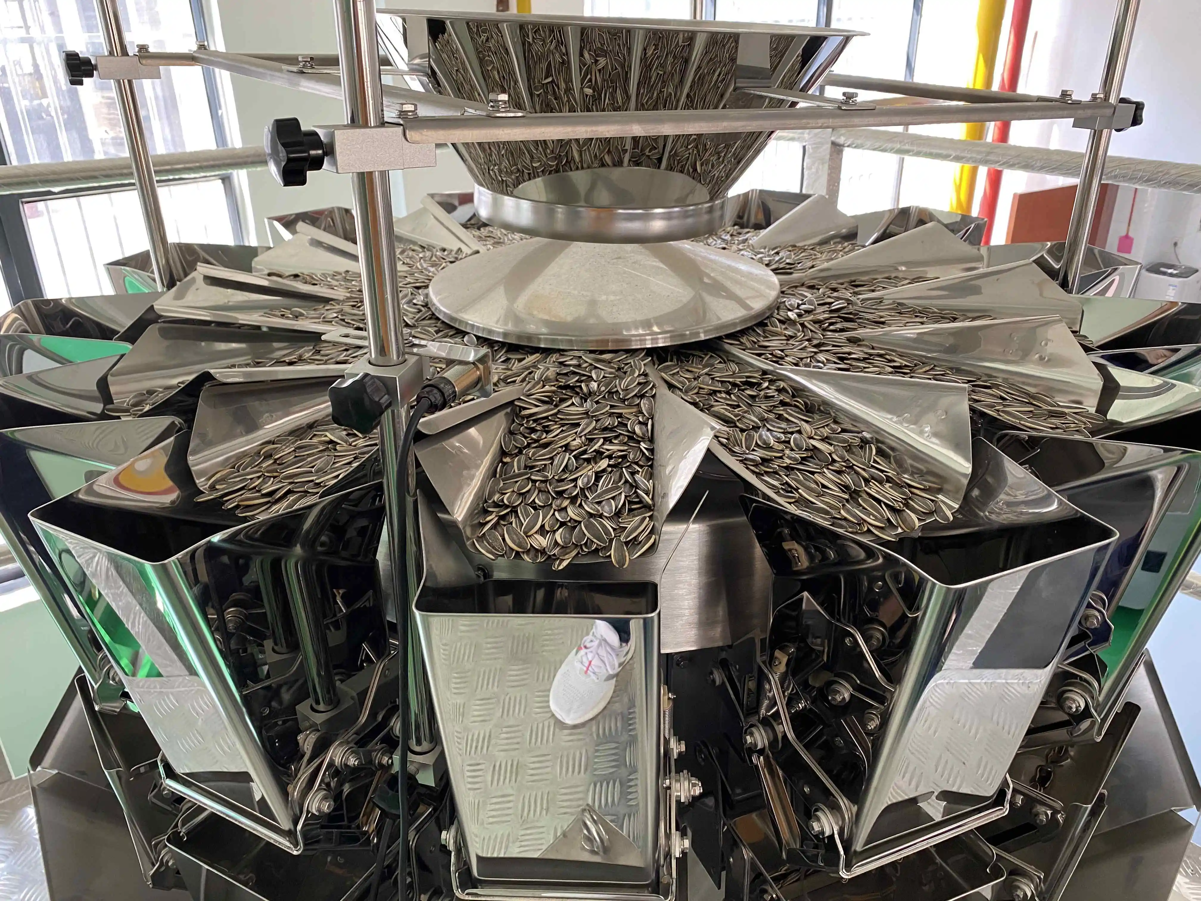 Pili Nut Automatic Weigher Chicken Nugget Packing Machine Peanut Ginkgo ...
