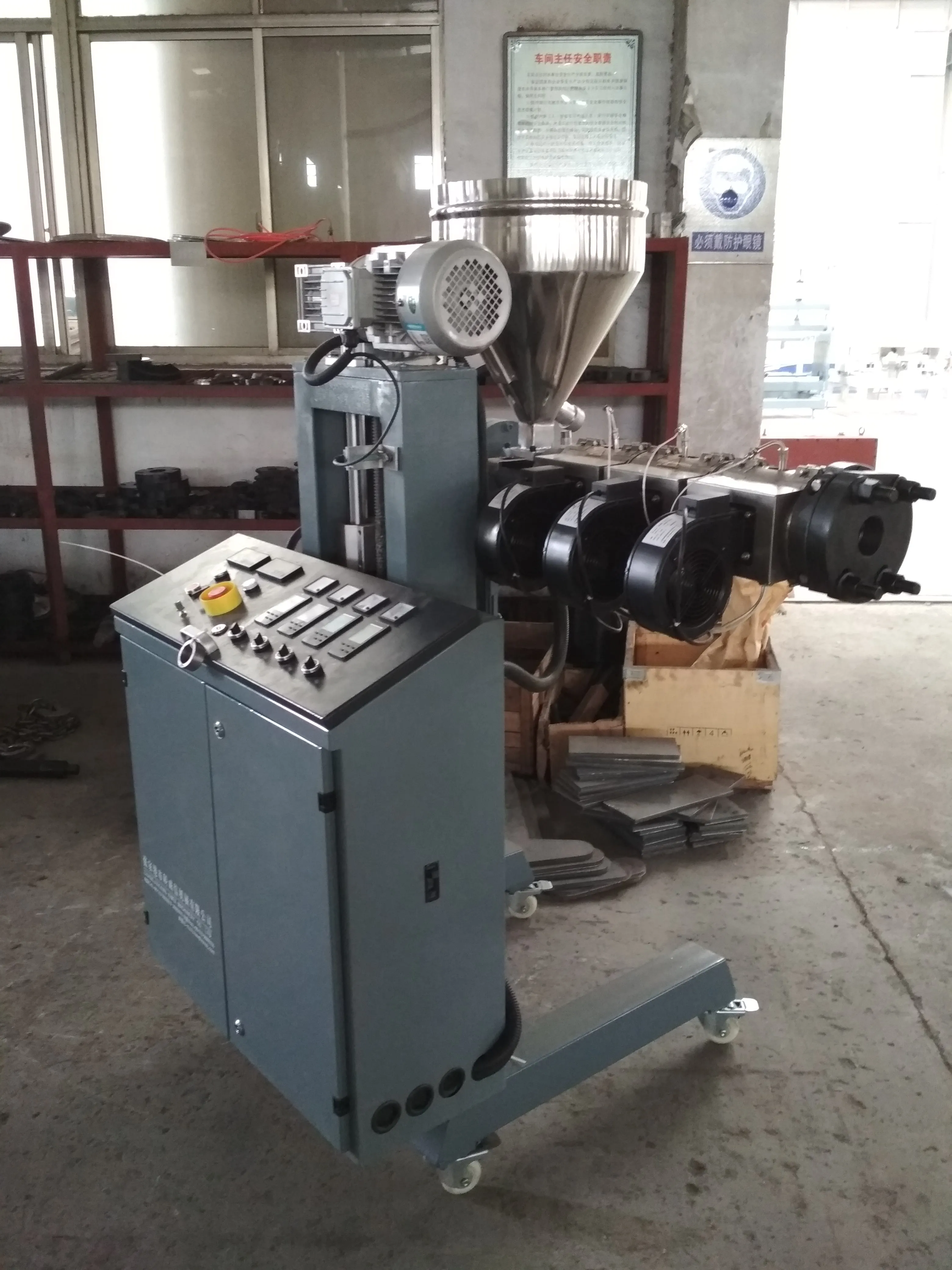 Одиночный небольшой экструдер с одним винтом SJ65 цена производственной линии