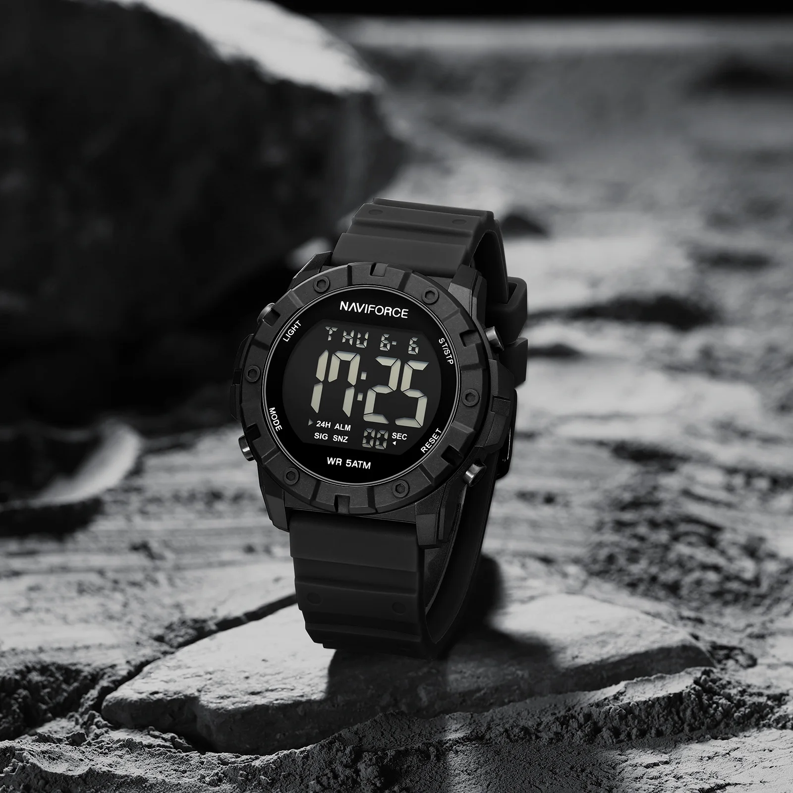 NAVIFORCE 7110 Digital Wristwatch 50M Waterproof Outdoor Sports Running Mens Watch Relogois Masculino