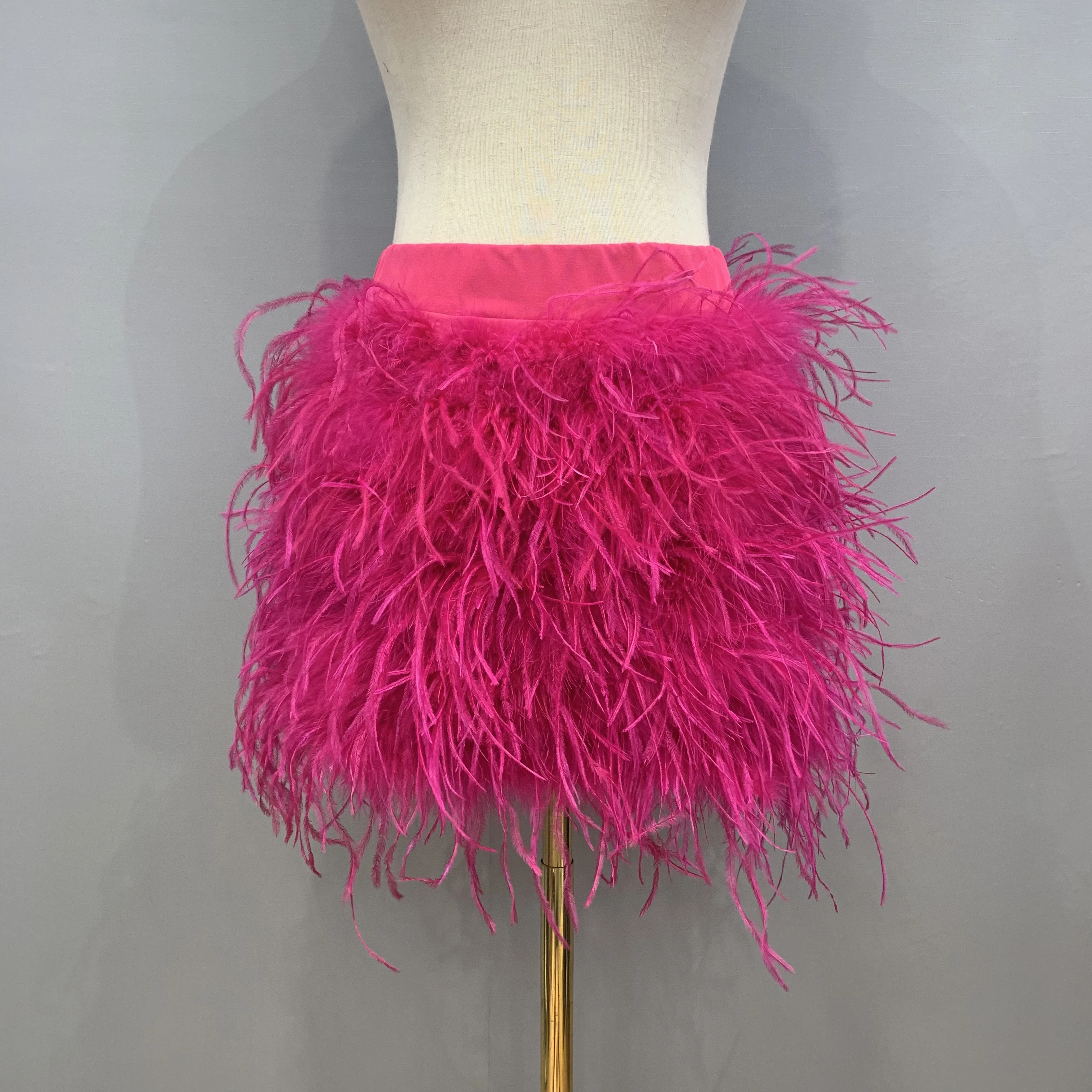 nuevo ins caliente moda señoras corto mini abrigo falda verano sexy  sostenible rosa rojo avestruz falda de plumas