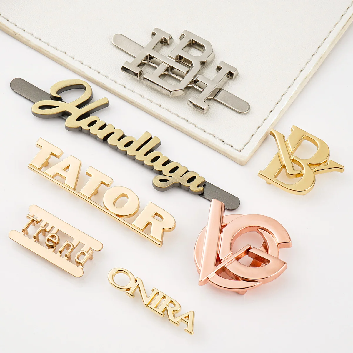 Custom High Quality Metal Labels for Clothing and Handbags Gold & Silver Plating Logo Tags Roll-Shaped Garment Accessories
