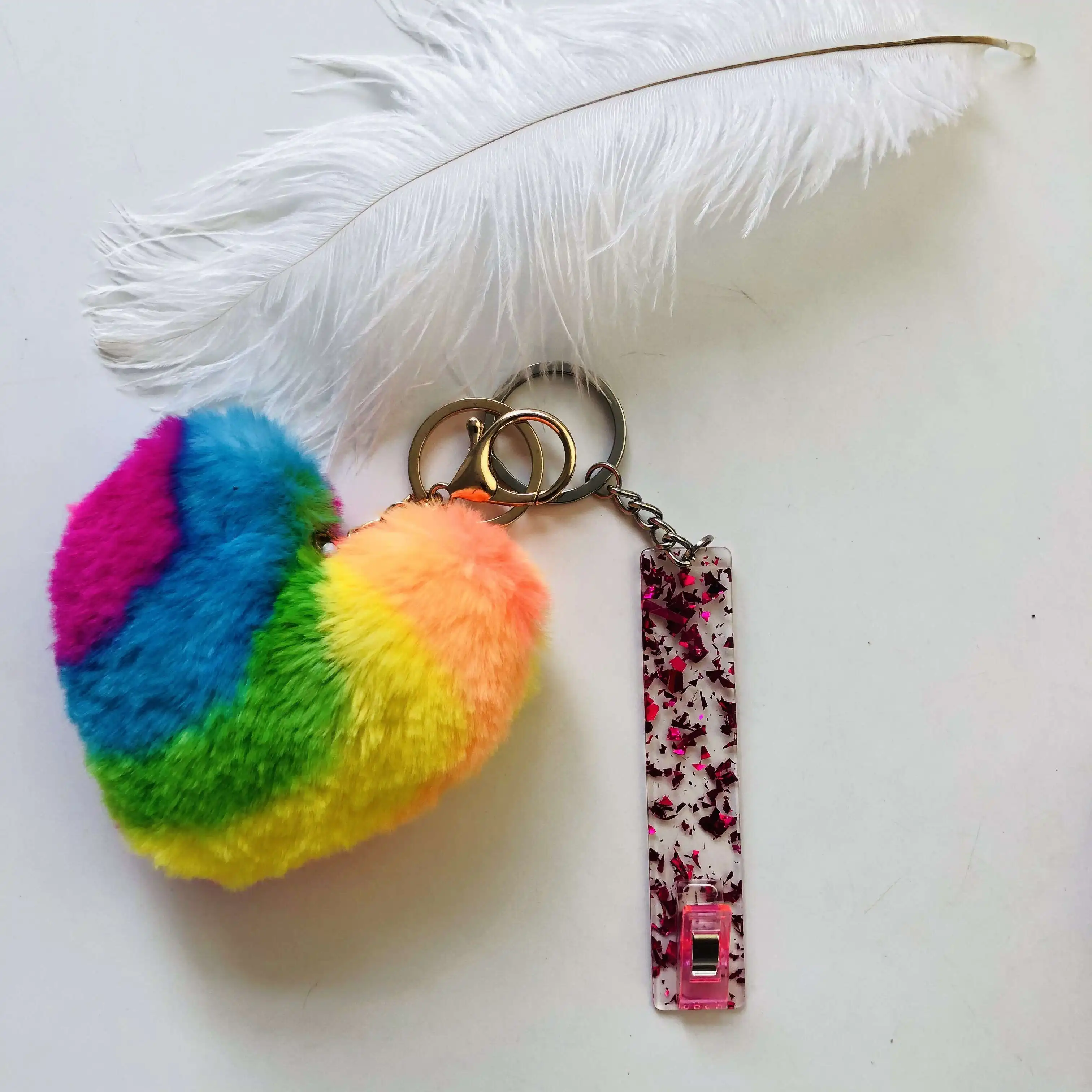 Оптовая продажа с фабрики, съемник из акрилового материала с логотипом, напечатанной картой, персонализированный съемник для ваших собственных длинных гвоздей, съемник для кредитных карт, набор брелоков с зажимом