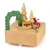 52705811 Carillon in legno a forma di albero di Natale quadrato con trenino