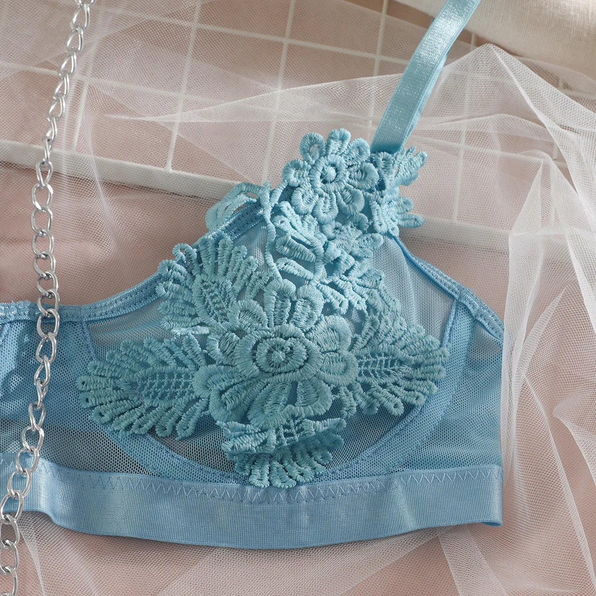 Femmes Sexy chaîne Lingeries sous-vêtements usine en gros broderie érotique bleu clair maille femmes jarretières Lingerie_voghion.com