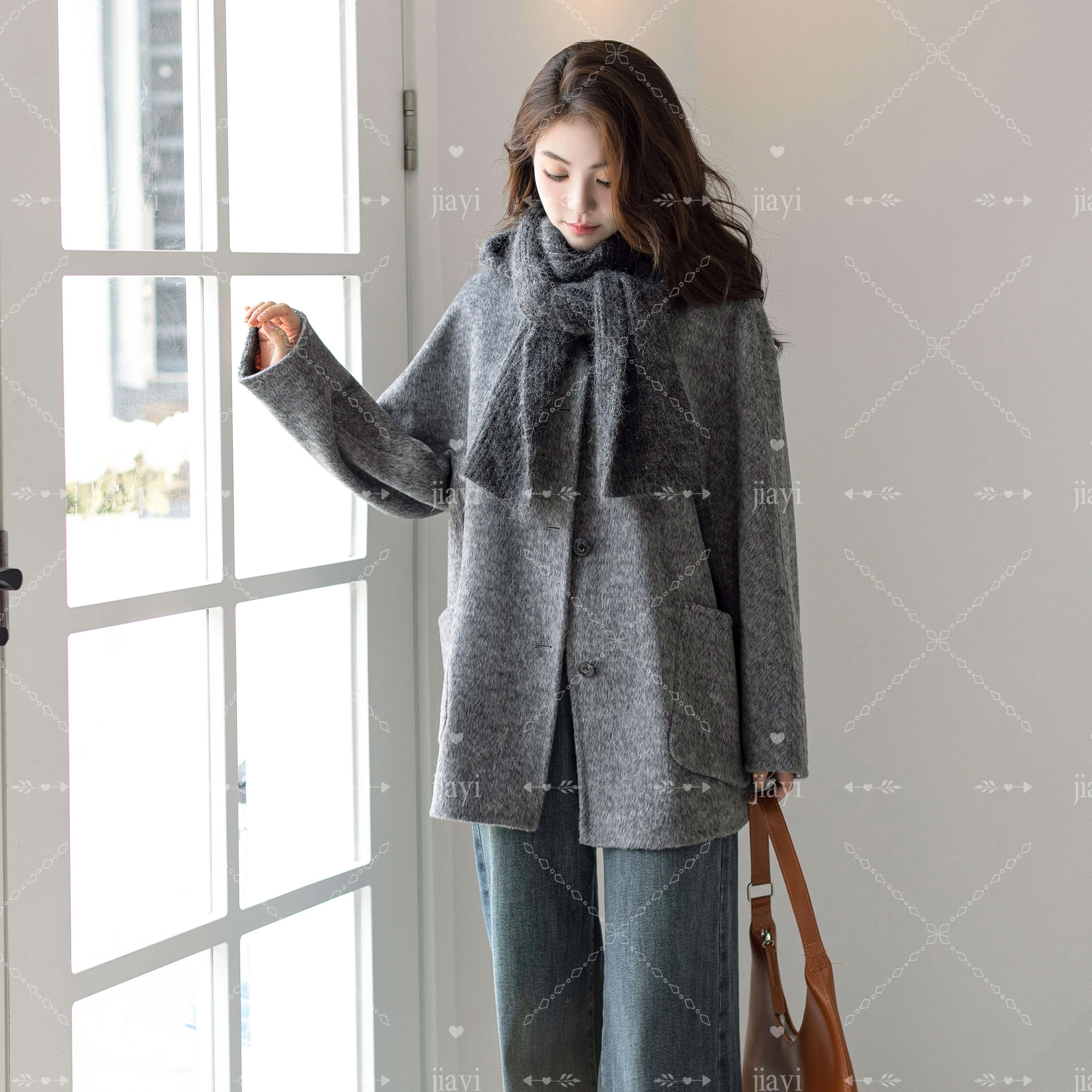 Elegant Women's Winter Quilted Wool Coat with Cashmere Closure Logo Decoration Ground Color New Collection