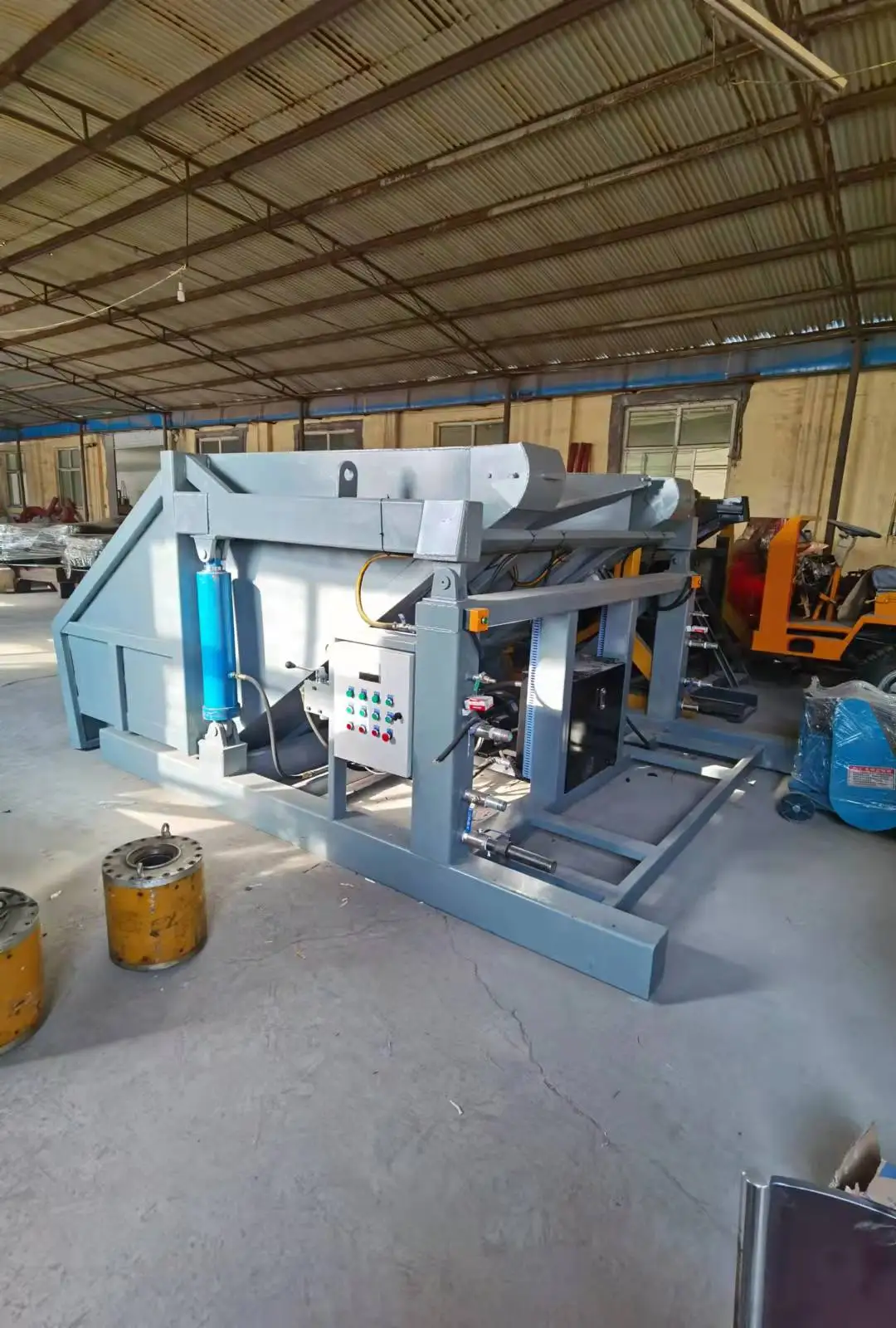 China Factory Arm Robot Shotcrete Machine Concrete Gunite Truck Concrete Spraying Truck for Sale