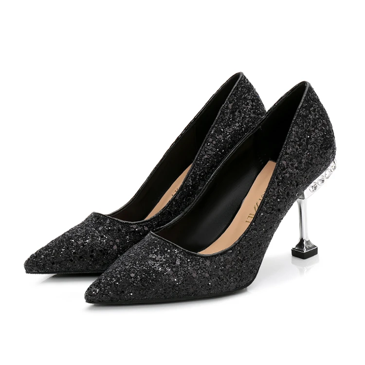 La justicia europea reconoce la exclusividad de Louboutin para las suelas  rojas de los zapatos | Estilo | EL PAÍS