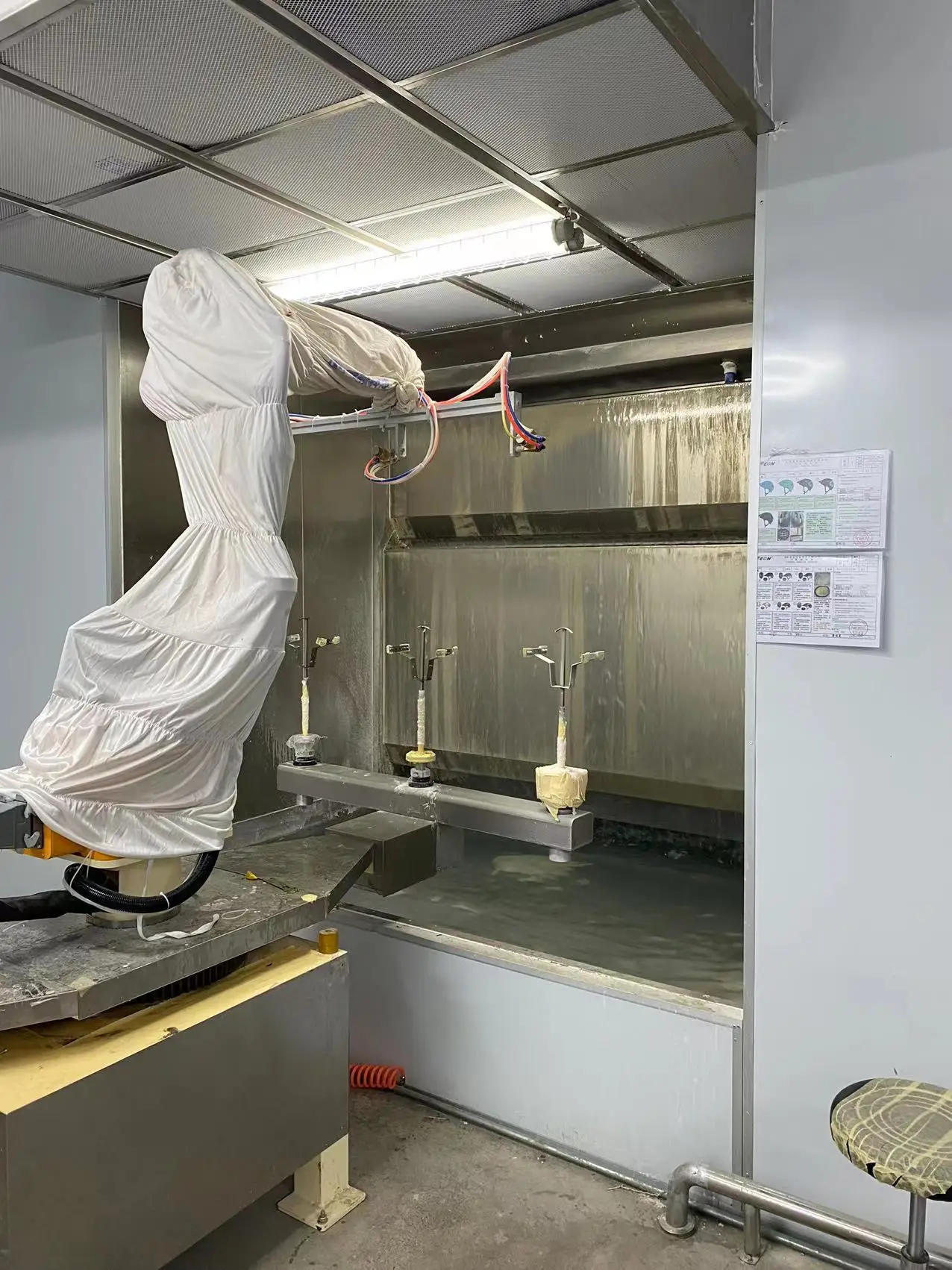 Машина в продаже, промышленное оборудование, распылительная покраска, робот для корпуса кондиционера, 2023, китайская линия по производству покрытий, 12 месяцев