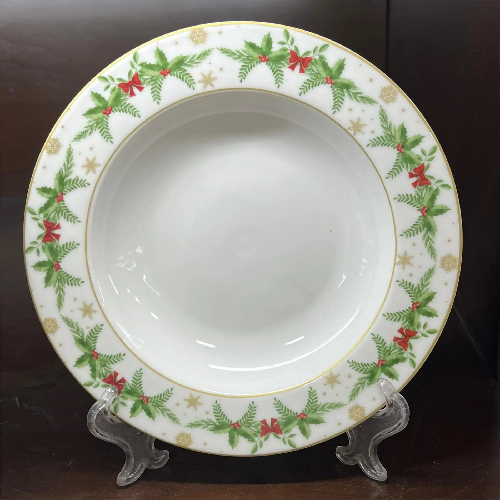 Certified International Christmas Story Red & Green Porcelain Fine Bone china 10.5in 8.5in 7.5in Dinner Plates details