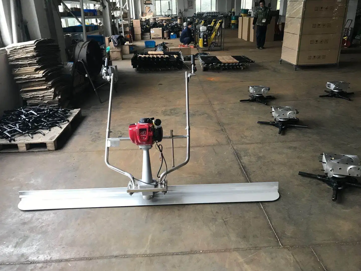 Road Equipment Concrete Ground Vibratory Leveling Machine Gasoline Concrete Power Screed