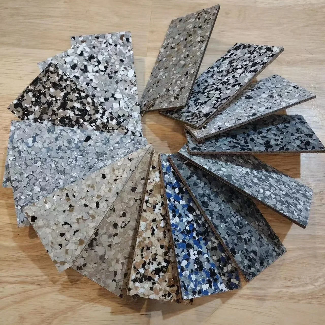 Color rich vinyl polymer flake chips aggregate for seamless decorative garage and commercial epoxy floors