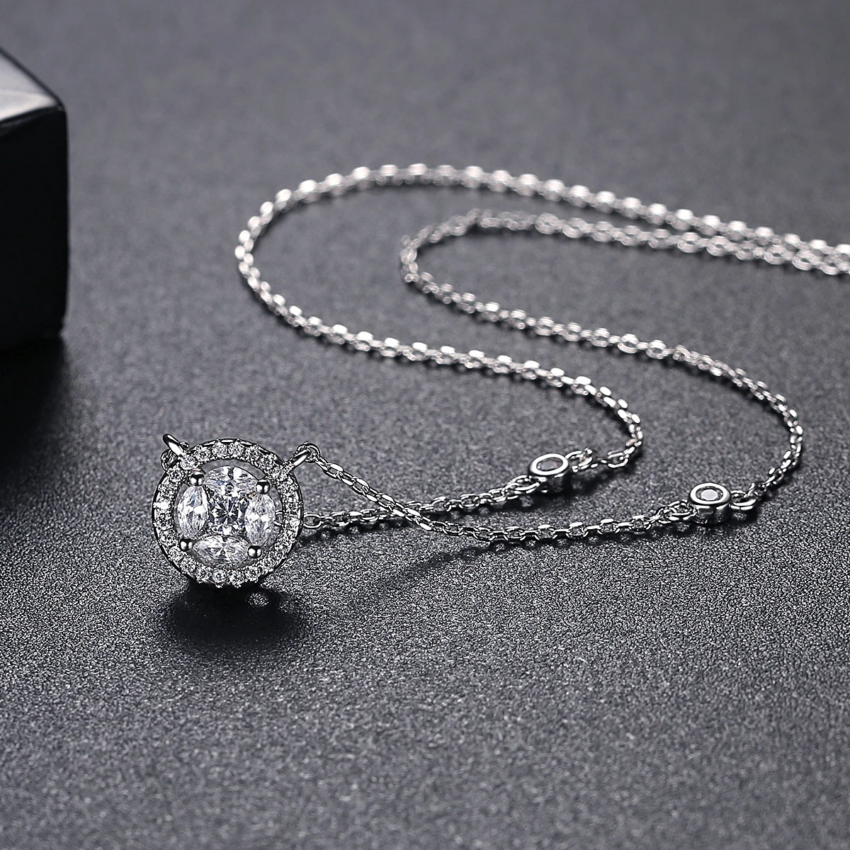 LUOTEEMI Gold-Plated Cubic Zircon Necklace