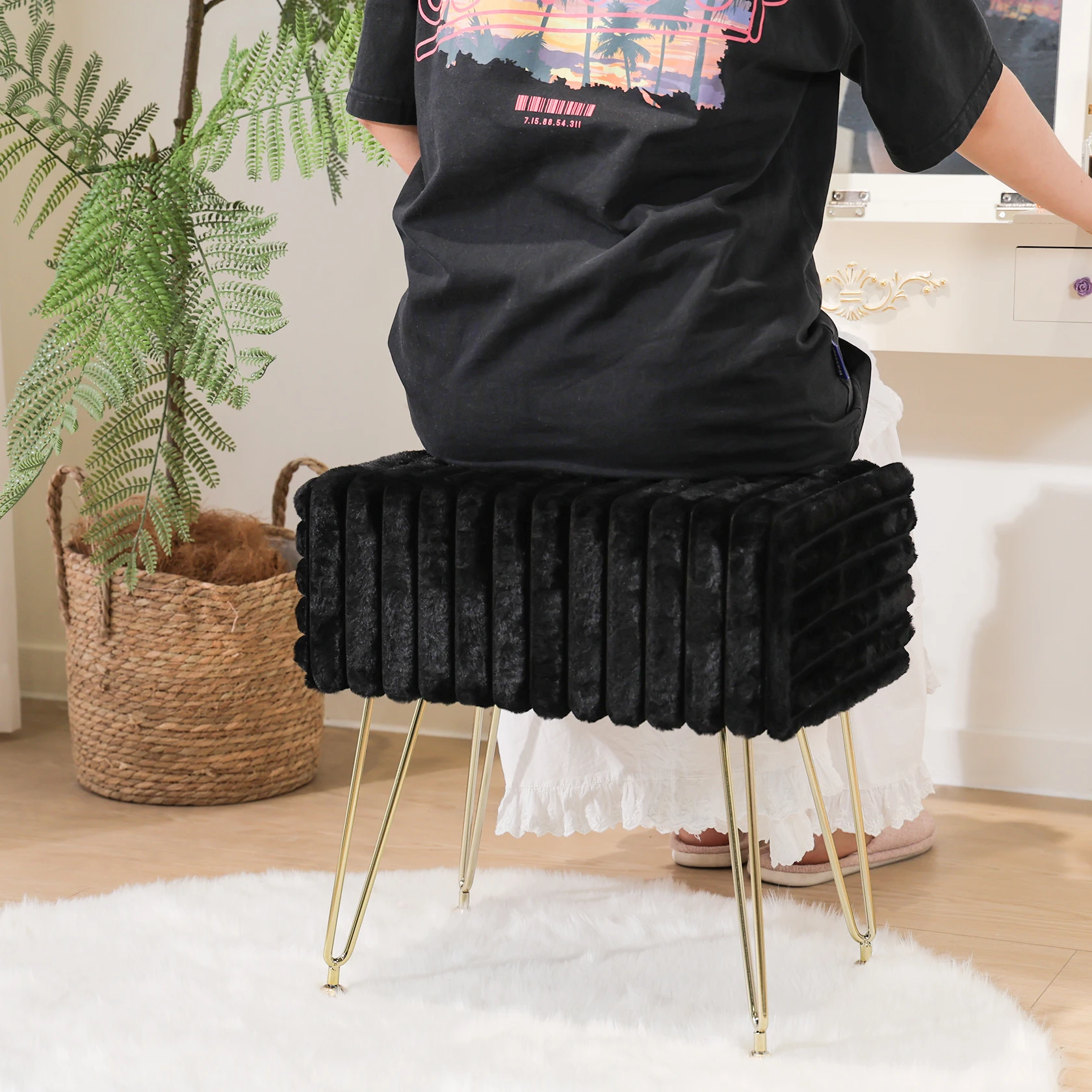 High Quality Faux Fur Ottoman Foot Stool for Living Room