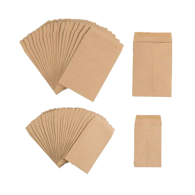 Маленькие конверты из крафт-бумаги с логотипом на