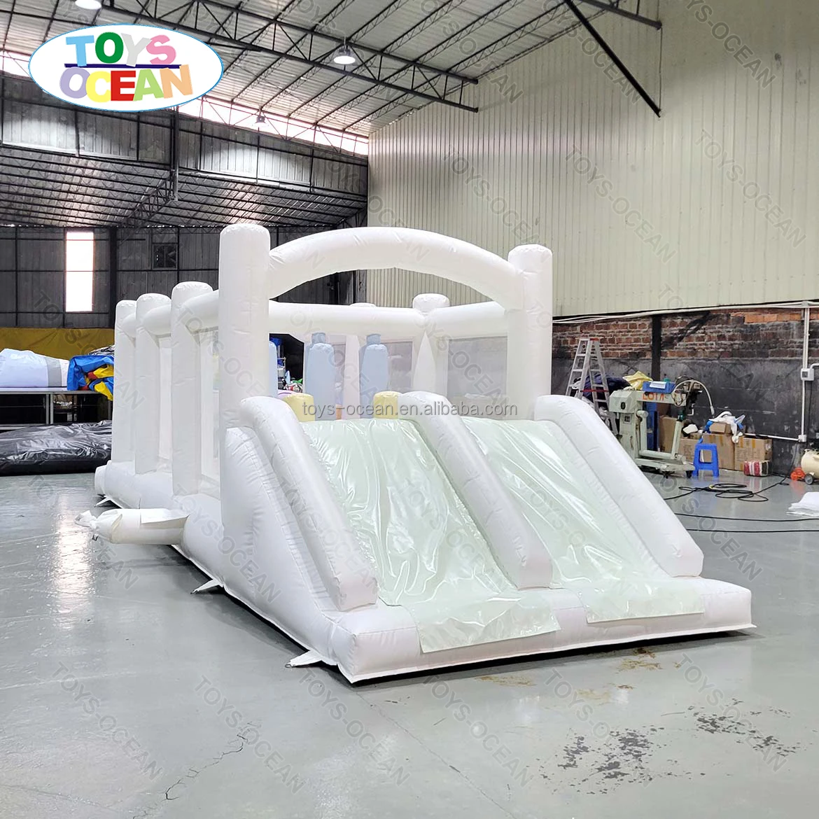 Factory Customized Commercial Soft Play Equipment White Inflatable