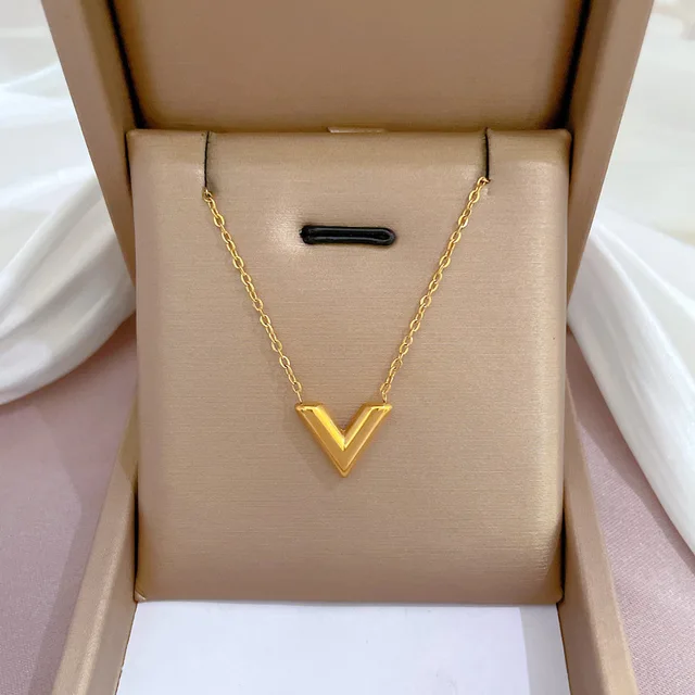2024 New Product 18K Gold Titanium Steel Women Botanical Pendant Fashion Jewelry Necklaces Supplier