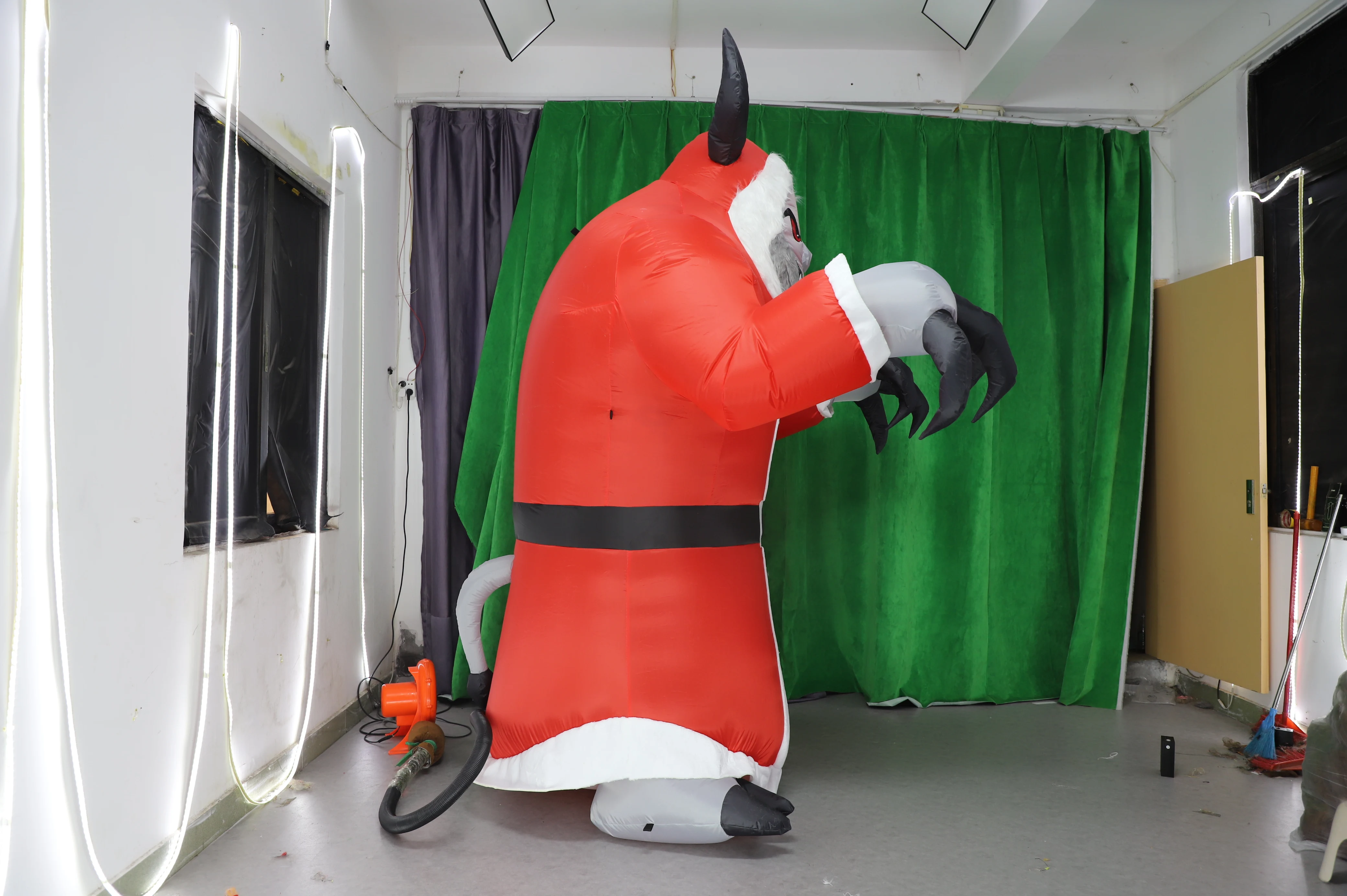 Unisex Halloween Inflatable Evil Monster Mascot Costume Plush Walking Furry Giant Monster for Adults Inspired by Animal Theme