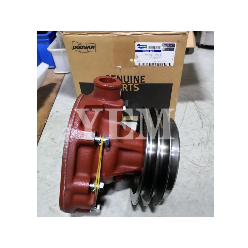 Engine Spare Parts P086TI Water Pump for Doosan 4