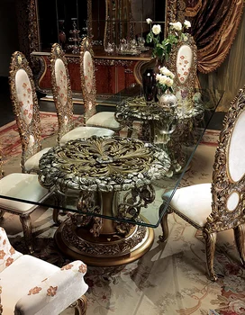 イタリアの宮殿とロイヤルデザインのバロック様式の楕円形の