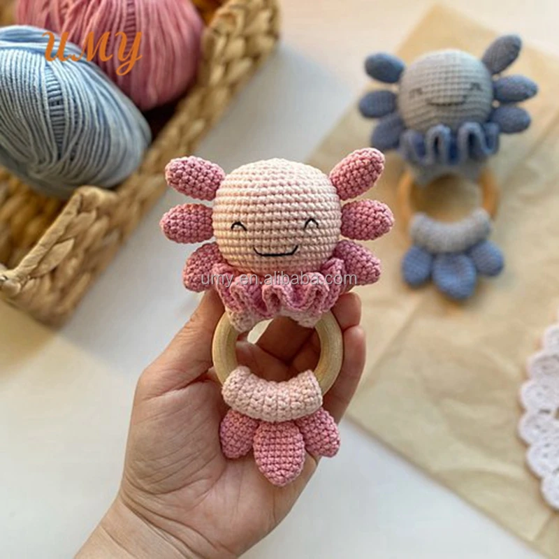 Sonajero de Ganchillo para Bebé con Peluche de Ajolote y Anillo de  Dentición de Madera Tejida