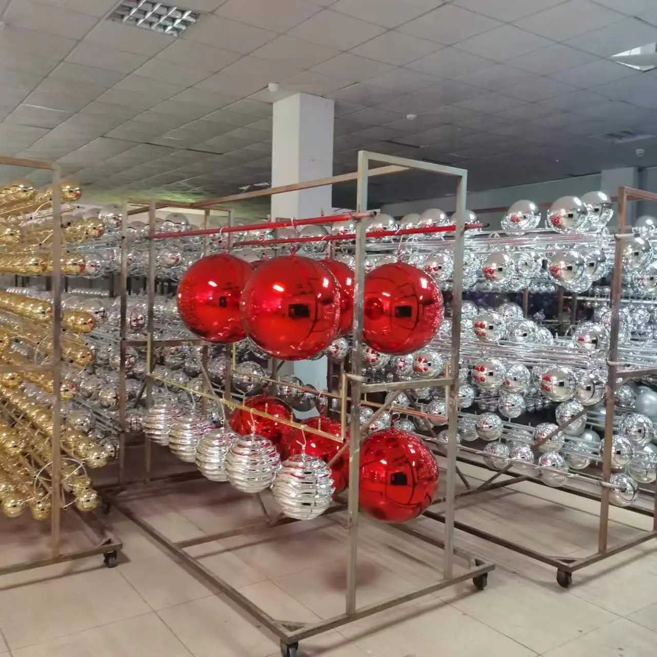 Large Plastic Christmas Ball 600mm Giant Bright Matte Plated Ball Holiday Lawn Street Decoration