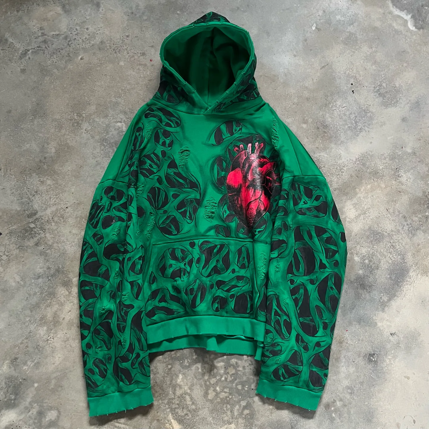 Aangepaste Straatklere Ouetydse Vuilwas Beskadigde Skermafdruk Kapjas met Roope rande, Skeur-ontwerp, Afhangende Skouers, Los Pasvorm vir Mans, Gehoede Sweetshirt