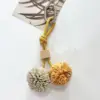 gris/amarillo