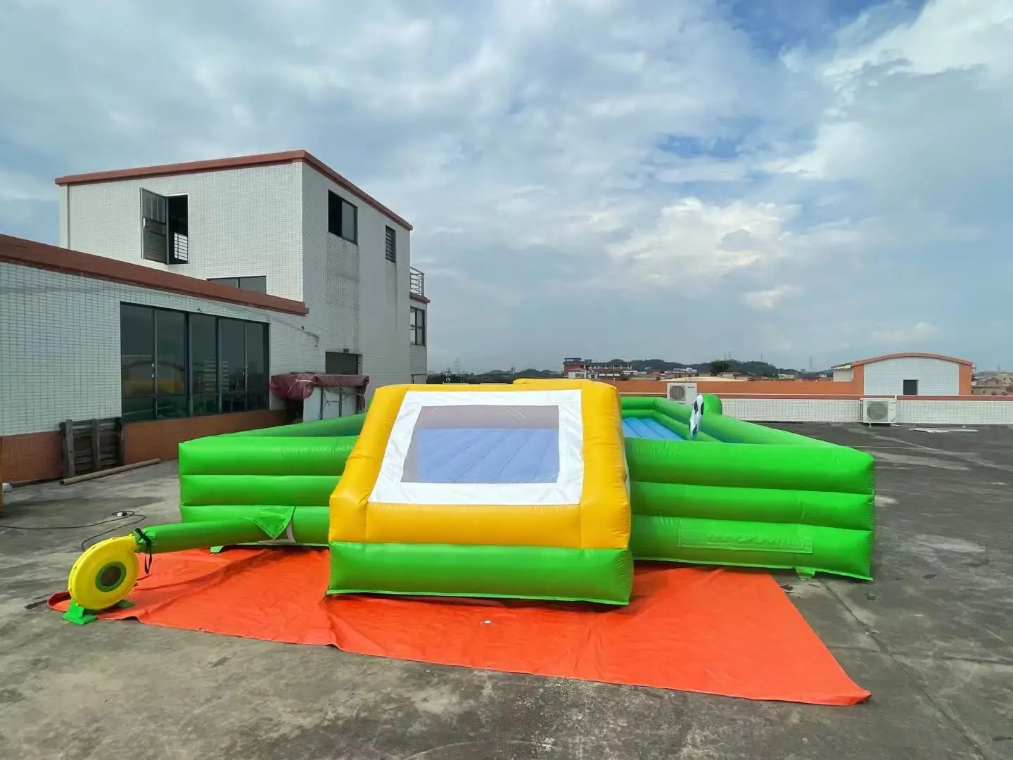 PVC Assurance Portable Inflatable Soccer Field Inflatable Football Field Inflatable Football Pitch for Kids