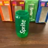 Cola verde lattina lunga da 232 g con logo