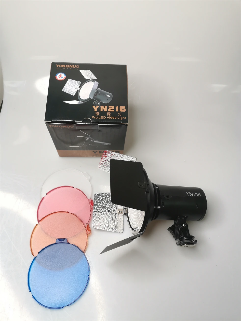 Lumière LED Vidéo Yongnuo YN216 Pro Studio Avec 4 Plaques De Couleur Pour Canon Nikon Sony Dslr Batterie De Np F750 Chargeur