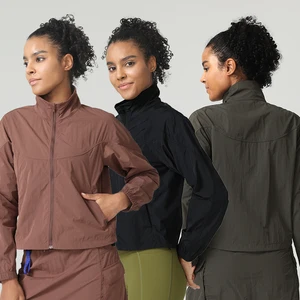 Custom Fashion Outdoor Sports Zipper Running Jacket Water Resistant Hiking Windbreaker Jacket Women with Pocket Zipper Design