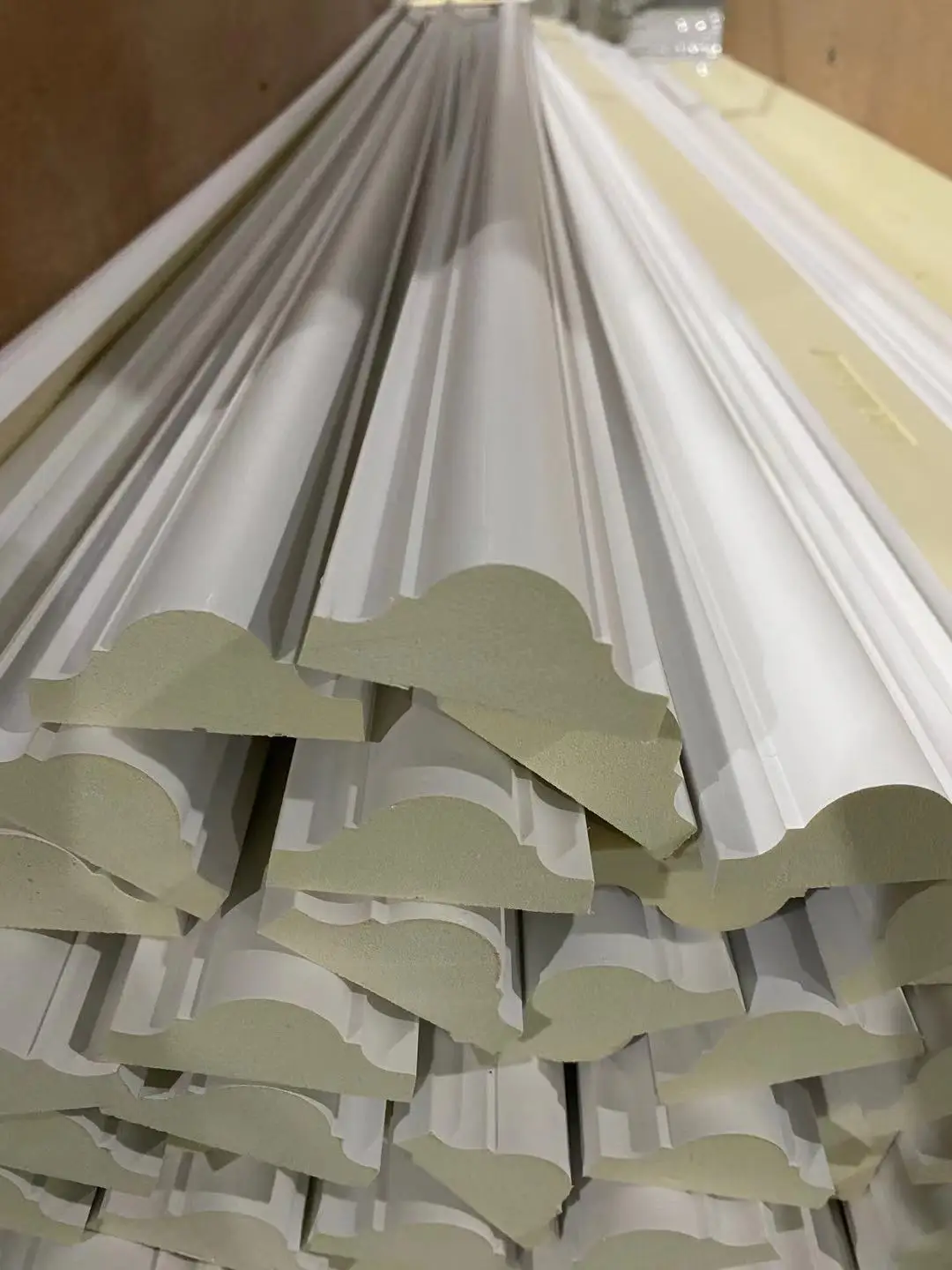 Modern Design Polyurethane Skirting Baseboard for Indoor Use Light Crown Moulding for Corner Decor for Interior Decoration