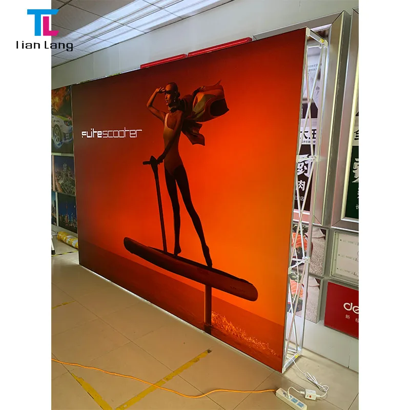 Pasirinktinis dizainas išplečiamasis džiovas su aliuminio SEG sistemos, lengvai montuojamas 10x20ft suskleidžiamas ir pernešamas su LED šviesos lango parodos stendu