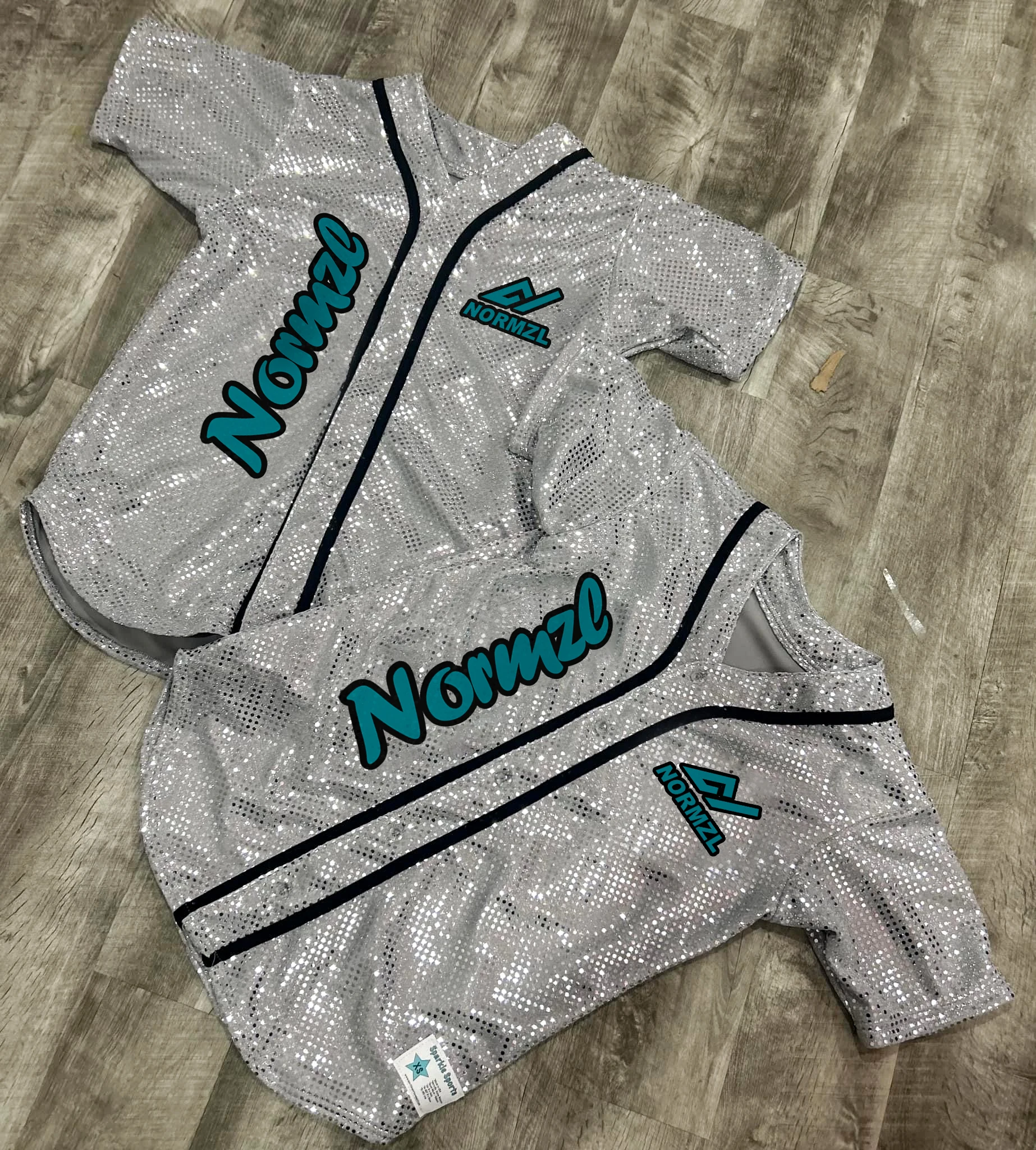 Team Low Moq Custom Design Sports Cheerleading Shiny Fabric Cheerleader Baseball Shirts Normzl Oem logo Cheer Jersey